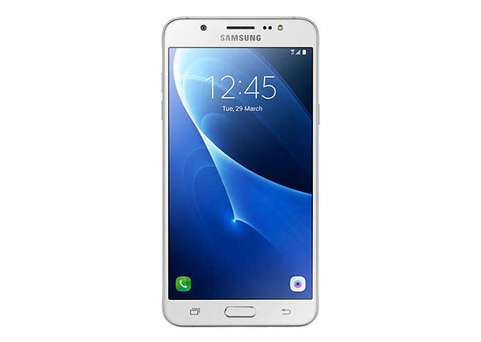 Galaxy J7 Metal tem câmera frontal de 5 MP com flash LED (Foto: Reprodução/Elson de Souza)
