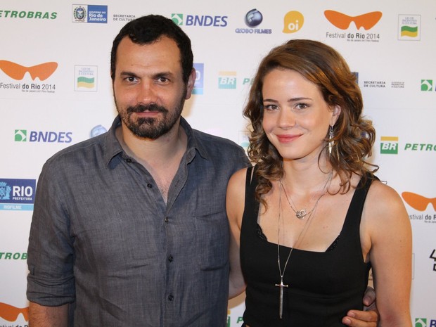 Leandra Leal e o namorado, Alê Youssef, em pré-estreia de filme no Rio (Foto: Anderson Borde/ Ag. News)