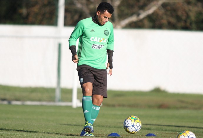 Coritiba Lateral-direito Ceará (Foto: Site oficial do Coritiba/Divulgação) Coritiba Lateral-direito Ceará (Foto: Site oficial do Coritiba/Divulgação)