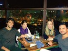 Kaká e Carol Celico jantam com casal de amigos