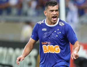 Samudio gol Cruzeiro (Foto: Cristiane Mattos / Ag. Estado)