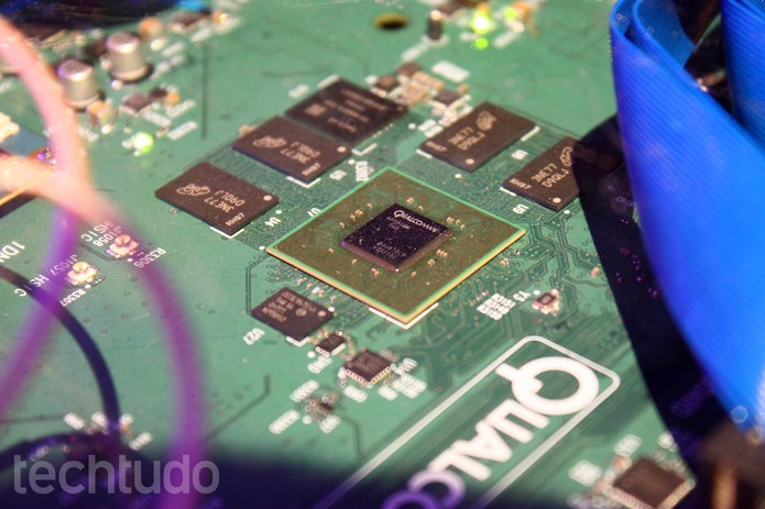 Snapdragon 610 suporta Internet de alta velocidade LTE, mas tem quatro núcleos (Foto: Allan Melo / TechTudo) Snapdragon 610 suporta Internet de alta velocidade LTE, mas tem quatro núcleos (Foto: Allan Melo / TechTudo)