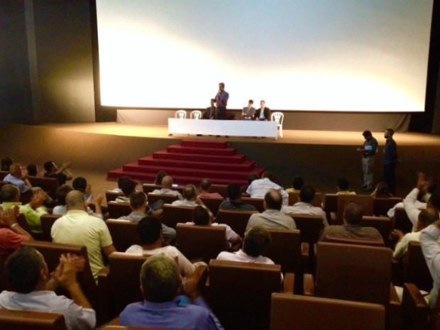 Taxistas se reúnem com presentantes do GDF em audiência pública no Cine Brasília (Foto: Eurípedes Souto/Secretaria de Estado de Mobilidade)