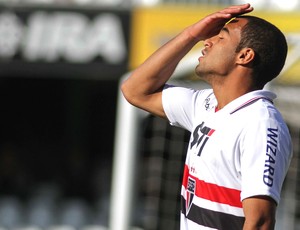 Lucas do São Paulo na partida contra o Coritiba (Foto: Joka Madruga / Futura Press)