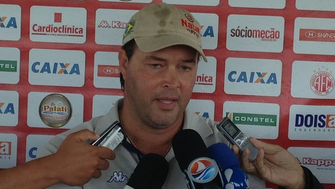 Roberto Fernandes, técnico do América-RN (Foto: Carlos Cruz/GloboEsporte.com)