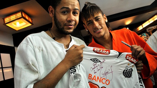 Neymar grava clipe do rapper Emicida (Foto: Divulgação / site oficial do Neymar)
