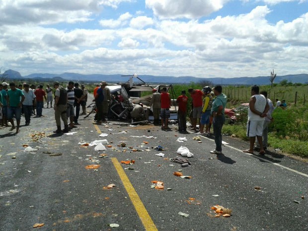 G1 Batida Entre Carros Mata Dois Irmãos E Deixa Um Ferido Na Ba 046 Diz Pre Notícias Em Bahia 