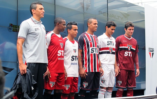 Apresentação do novo uniforme do São Paulo (Foto: Carlos Augusto Ferrari )