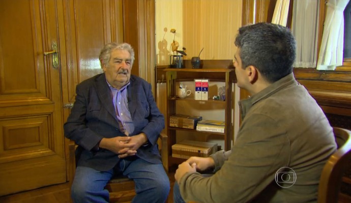 Pepe Mujica falando com repórter André Gallindo (Foto: Reprodução TV Globo)