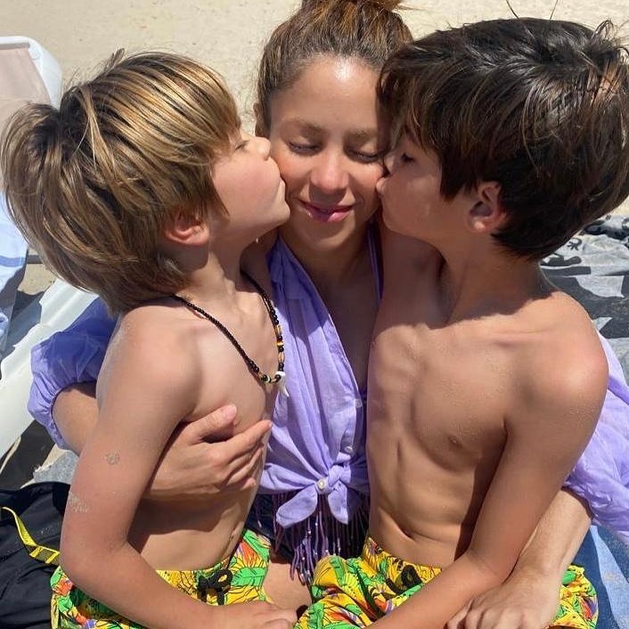 Shakira com os filhos (Foto: Reprodução/Instagram)