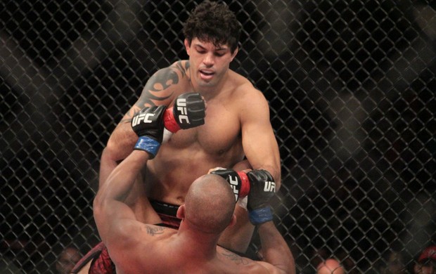 Viscardi Andrade UFC Jaraguá do Sul (Foto: Rodrigo Malinverni)