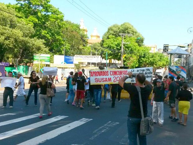 Concentração dos manifestantes iniciou às 9h, na Avenida Eduardo Ribeiro, Centro (Foto: Divulgaçao/Kenedy Pinheiro)