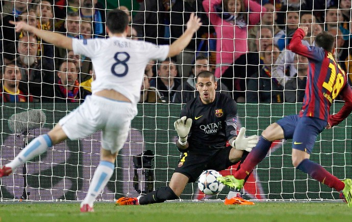 Victor Valdes jogo Barcelona e Manchester City (Foto: Reuters)