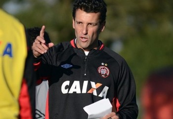 Alberto Valentim, auxiliar-técnico do Atlético-PR (Foto: Site oficial do Atlético-PR/Divulgação)