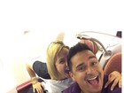 Carla Perez e Xanddy fazem selfie divertida em avião após férias nos EUA