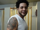 Baixista da Serial Funkers mostra tatuagem feita aos 16 por 'rebeldia'