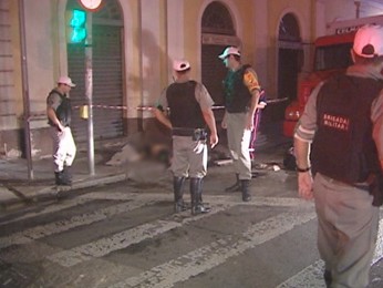 Local de espancamento no Centro de Porto Alegre, no Mercado Público (Foto: Reprodução/RBS TV)