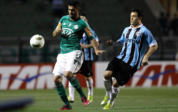 luan palmeiras kleber grêmio brasileirão (Foto: Nelson Antoine / Agência Estado)