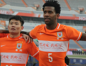 Na estreia de Gil, Shandong goleia com gols de Tardelli e Montillo