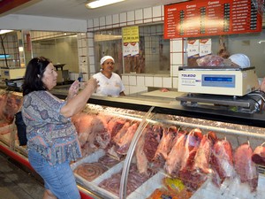 Professora Magda Maria Melo Falcão é assídua consumidora de carne bovina (Foto: Anderson Viegas/Do G1 MS)