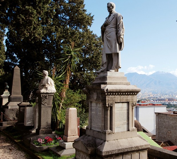 Túmulos eram vendidos irregularmente pelo equivalente a até R$ 2,8 milhões (Foto: Comune di Napoli)