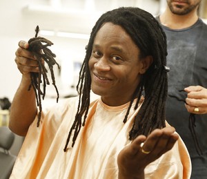 O ator deu adeus ao penteado que usa há anos (Foto: Raphael Dias/Gshow)