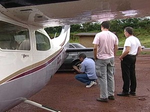 Avião foi vistoriado por equipe do Cenipa (Foto: Reprodução/TV Integração)