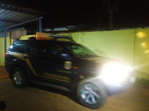 Após prestar depoimento que durou a tarde inteira, o ex-diretor saiu no carro da Polícia Federal (Foto: Marcos Martins/G1 Tocantins)