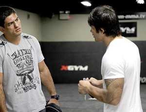 Paulo Thiago e Erick Silva academia treino MMA (Foto: Ivan Raupp)