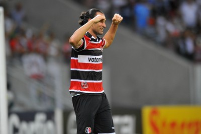 Léo Gamalho Santa Cruz (Foto: Aldo Carneiro / Pernambuco Press) Léo Gamalho Santa Cruz (Foto: Aldo Carneiro / Pernambuco Press)