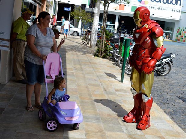 Homem de Ferro, Alexandre Soares, São Loureço, Dia das Crianças (Foto: Rogério Brasil)
