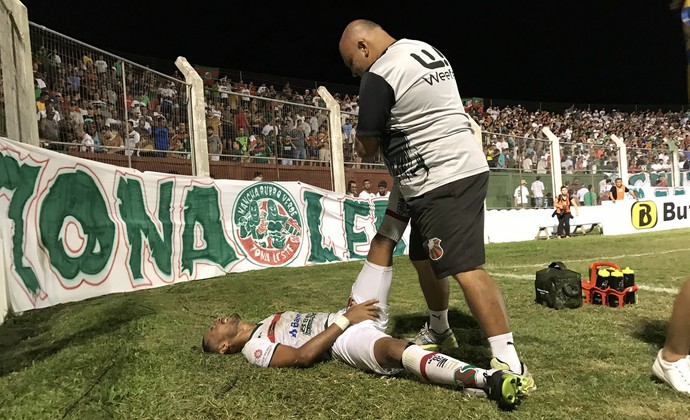 Jogador do São Paulo termina o confronto com o Juventude com câimbras (Foto: Divulgação / São Paulo-RS)