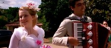 Noivos fazem casamento com carroça e sanfona (Reprodução/TV São Francisco)