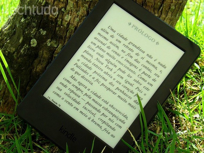 Bateria do Kindle aguenta cerca de duas semanas de uso (Foto: Barbara Mannara/TechTudo)