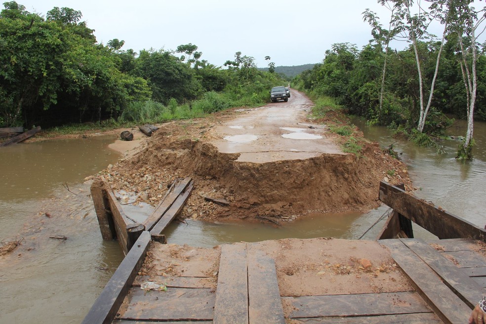 Em Confresa, chuvas destruÃ­ram pontes na zona rural do municÃ­pio (Foto: Prefeitura de Confresa/DivulgaÃ§Ã£o)