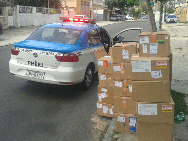 PM apreende carga de remédio roubado no Subúrbio do Rio (Foto: Divulgação / Polícia Militar)