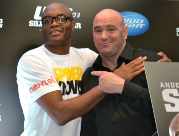 Anderson Silva Dana White coletiva UFC Rio III MMA (Foto: Adriano Albuquerque/SporTV.com)
