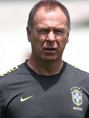 Mano Menezes no treino da seleção brasileira (Foto: Mowa Press)