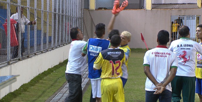 Confusão na partida Lucena x Leonel (Foto: Reprodução / TV Cabo Branco)