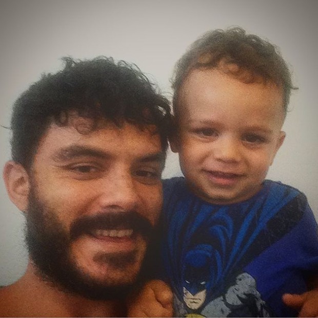 Kiko Pissolato e o filho (Foto: Reprodução / Instagram)