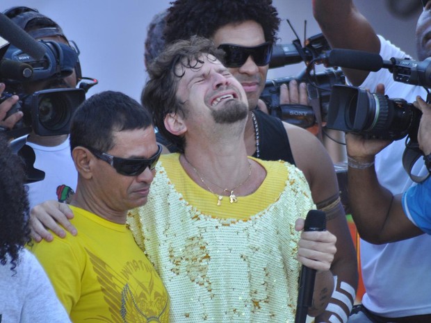 Saulo chora em última apresentação como ocalista da banda Eva (Foto: Agência Edgard de Souza/ Gilberto Silva/ Divulgação)
