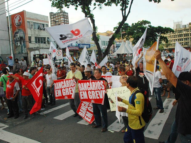 Manifestação aconteceu na Praça 1817, no Centro de João Pessoa (Foto: Daniel Peixoto/G1)