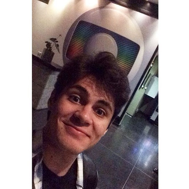 Lucas Veloso nos corredores do Projac (Foto: Instagram/Reprodução)