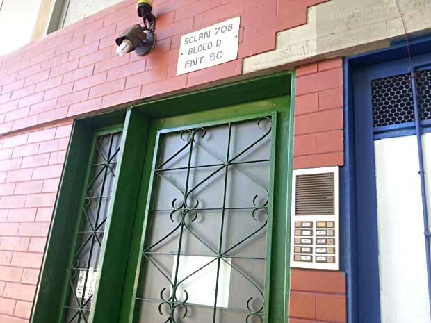 Entrada do prédio na Asa Norte, em Brasília, onde criança de 2 anos foi deixada sozinha na manhã desta quinta-feira (9) (Foto: Raquel Morais/G1) Entrada do prédio na Asa Norte, em Brasília, onde criança de 2 anos foi deixada sozinha na manhã desta quinta-feira (9) (Foto: Raquel Morais/G1)