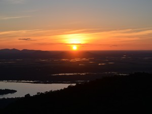 O pôr do sol é um dos momentos mais esperados por quem acampa na Serra Grande (Foto: Érico Veríssimo/G1)
