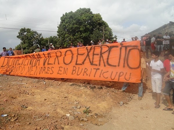 Faixas pedem atenção do Governo Federal à situação em Buriticupu (Foto: Reprodução/Internet/Antônio Veras)