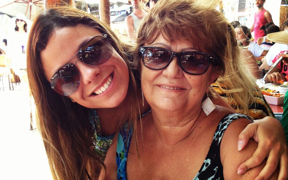 A engenheira civil Rosana Brandão percebeu que ficaria desempregada e decidiu voltar a morar com a mãe, Teresa Gouveia (Foto: Arquivo Pessoal)