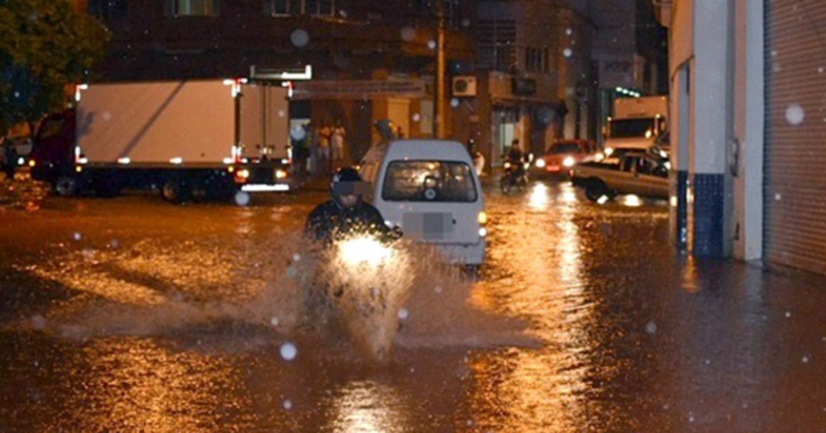 G1 Após Pancadas De Chuva Cidades Da Zona Da Mata Registram Alagamentos Notícias Em Zona Da 