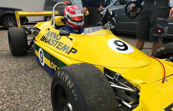 Pedro Piquet com o Fórmula 3 de seu pai
