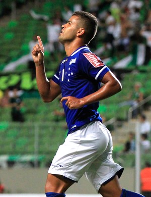 América-MG x Cruzeiro - Alisson comemora gol (Foto: Daniel Teobaldo / Agência Estado)